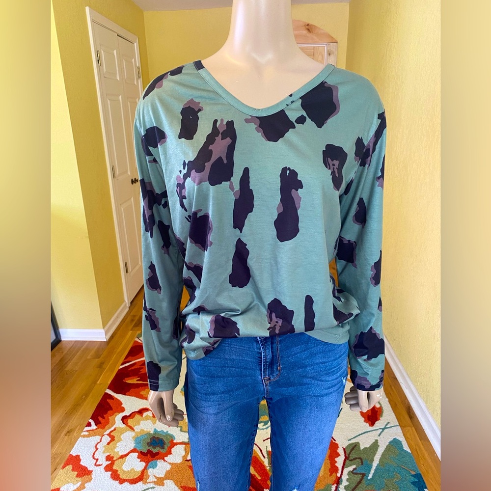 Haute V-Neck Leopard Print Top